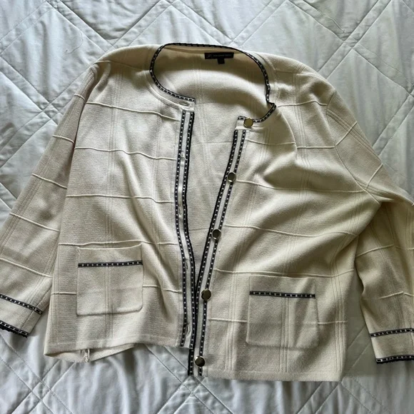 Adrianna Papell Cream and Black Blazer with Relaxed Silhouette - Picture 1 of 4